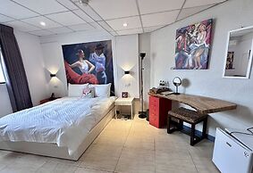 ARTHOME HOTEL