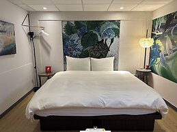 ARTHOME HOTEL