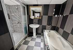 ARTHOME HOTEL