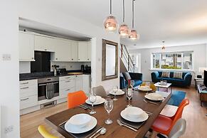 Merlins Gardens - Tenby Cottage