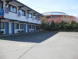 Departure Bay Motel