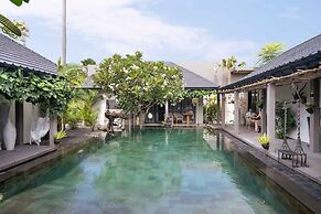 Sin Nombre Bali