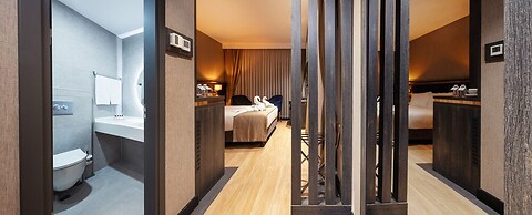 West Door Hotel