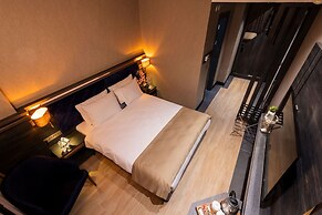 West Door Hotel