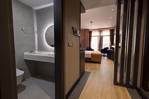 West Door Hotel