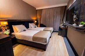 West Door Hotel