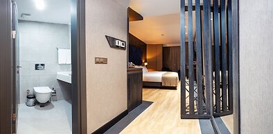 West Door Hotel