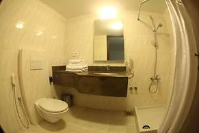 One to One Hotel & Apartments