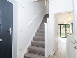 1 Queensway Gardens