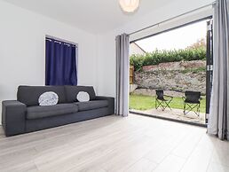 1 Queensway Gardens