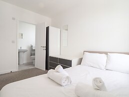 1 Queensway Gardens