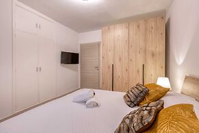 Pool Apartment