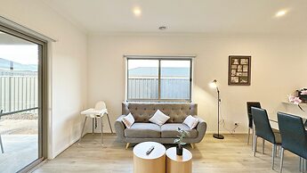 Tarneit Holiday Home