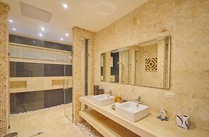 Modern Villa With Ocean View and Service Staff