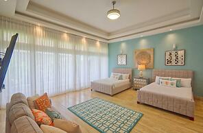 Modern Villa With Ocean View and Service Staff