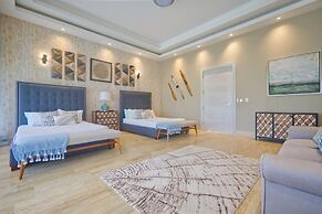 Modern Villa With Ocean View and Service Staff