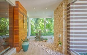 Modern Villa With Ocean View and Service Staff