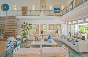Modern Villa With Ocean View and Service Staff