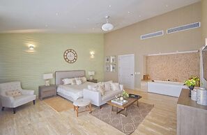 Modern Villa With Ocean View and Service Staff