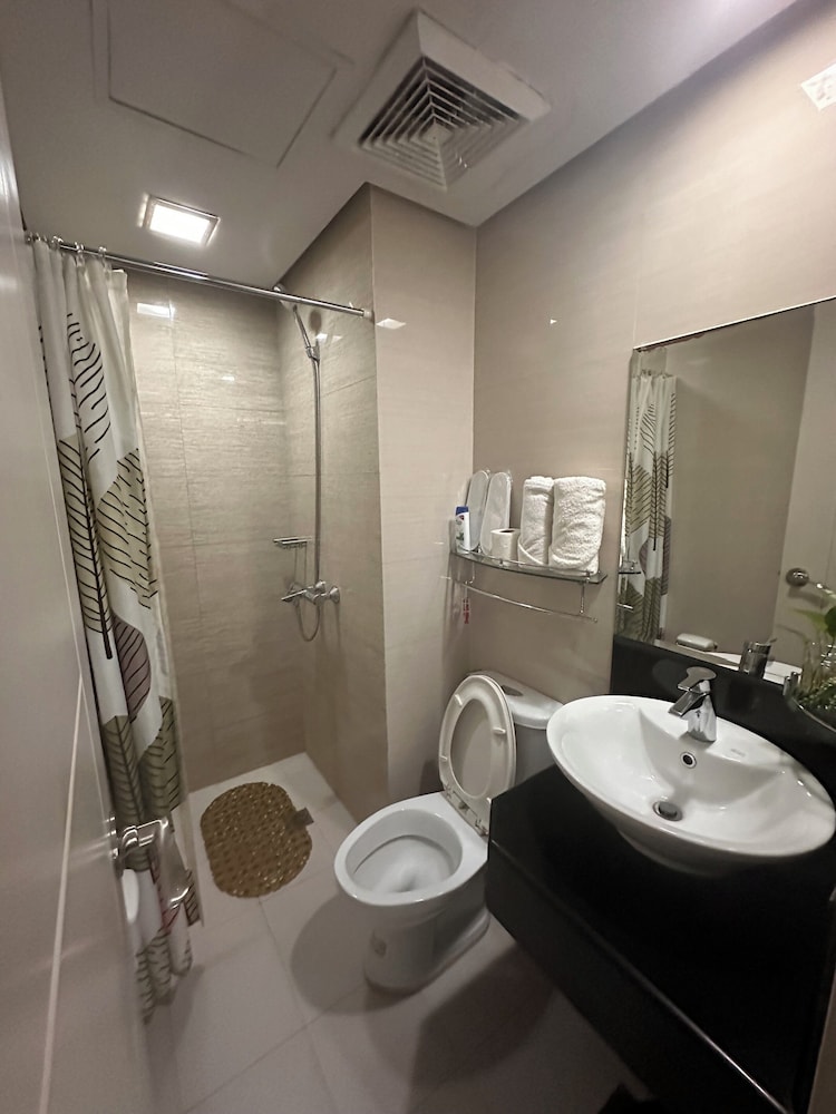150 Newport condotel pasay