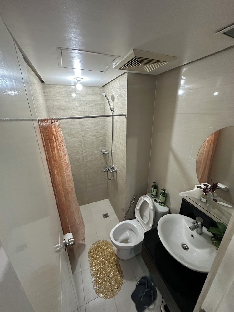 150 Newport condotel pasay