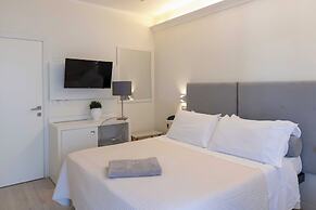 Kiss Beachfront Hotel & Restaurant