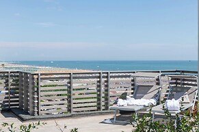 Kiss Beachfront Hotel & Restaurant