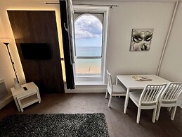 8 Beach View @ Beaconsfield House
