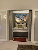 Luxury City Seafront Apartment w Balcony