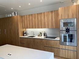 Luxury City Seafront Apartment w Balcony