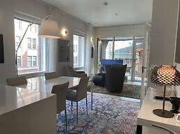 Luxury City Seafront Apartment w Balcony