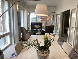 Luxury City Seafront Apartment w Balcony