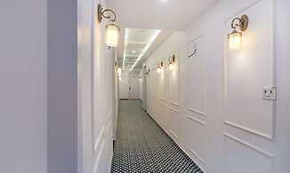Fabhotel Cosmos