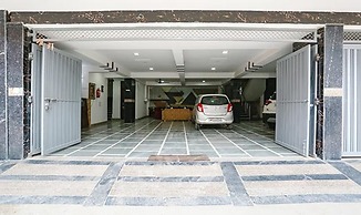 FabHotel New Silver Crown