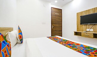 FabHotel New Silver Crown