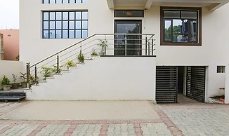 Fabhotel Lily Grand
