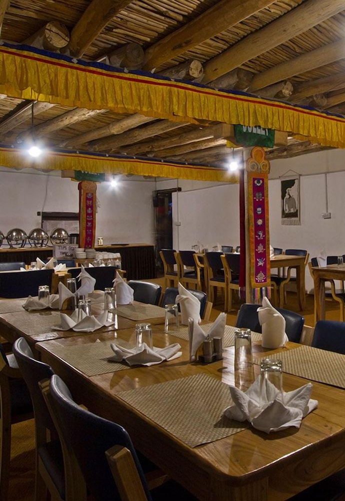 Pangong Retreat Camp