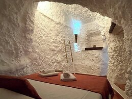 Cuevas El Atochal Orígenes