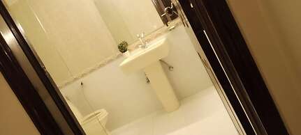 Impeccable 3-bed Apartment in Lahore