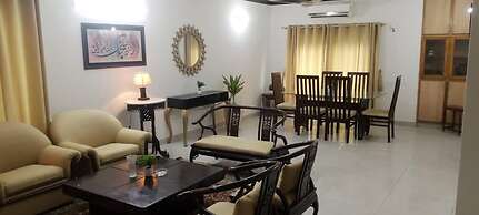 Impeccable 3-bed Apartment in Lahore
