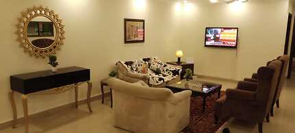 Impeccable 3-bed Apartment in Lahore