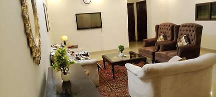Impeccable 3-bed Apartment in Lahore