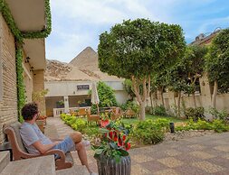 Villa Khufu Pyramids Hotel