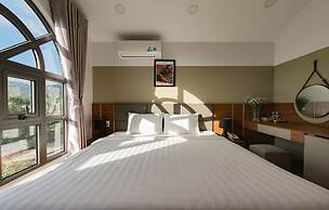 West Lake Hotel