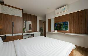 West Lake Hotel