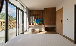 West Lake Hotel