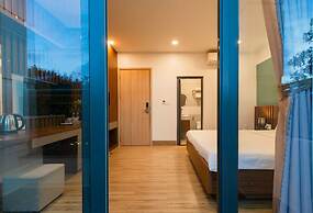 West Lake Hotel