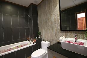 New Riverside Hotel