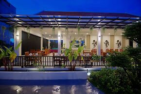 New Riverside Hotel