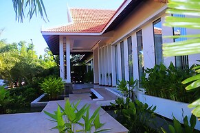 New Riverside Hotel